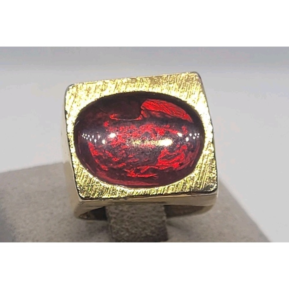 Size 8 Gold Tone Red Cabochon Chunky Signet Ring Brutalist Modernist Statement